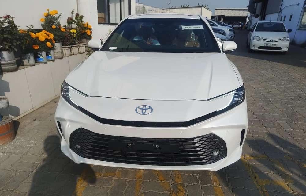 Toyota Camry 2.5 Hybrid, 2026, Petrol