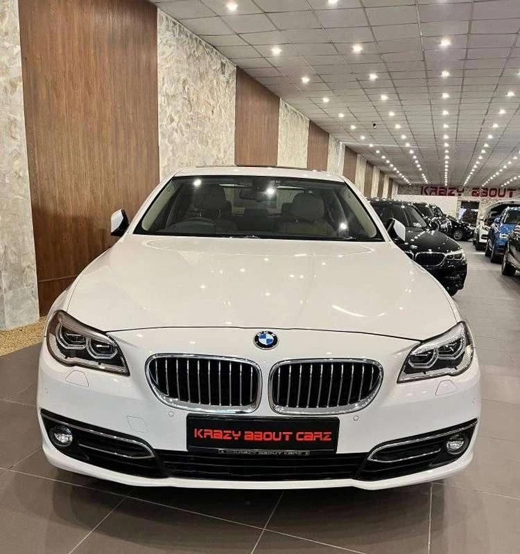 BMW 5 Series 2.0 520i Luxury Line, 2016, Petrol