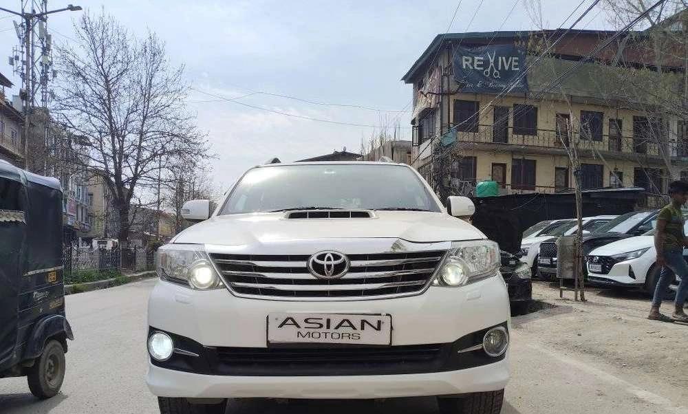 Toyota Fortuner 3.0 4x2 Automatic, 2016, Petrol