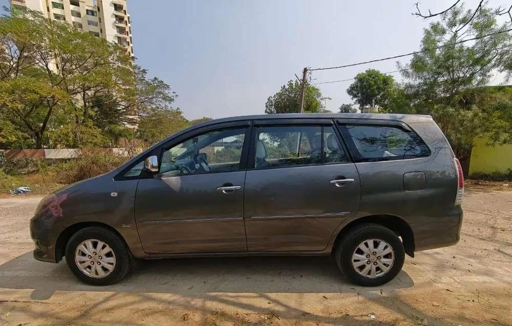 Toyota Innova 2011 Diesel 95000 Km Driven