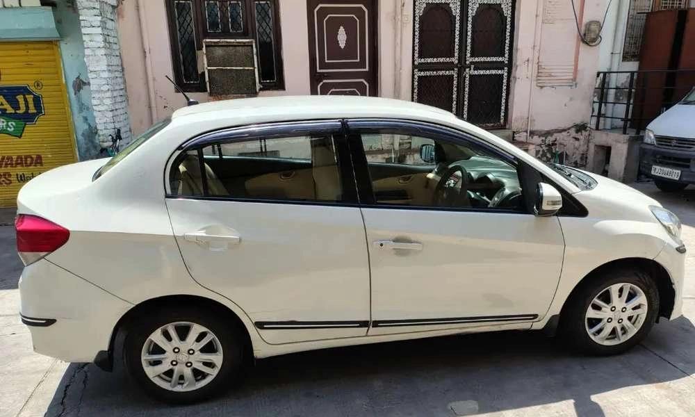 Honda Amaze top model, superb condition