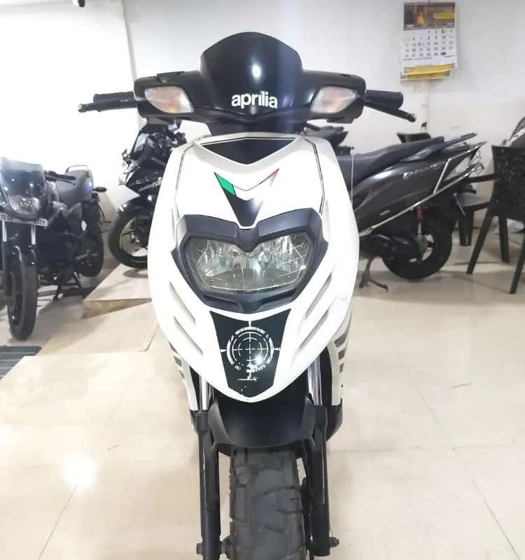 Aprilia Strom 125 Neat condition white colour