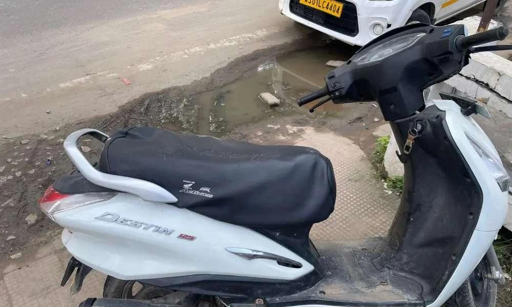Hero Destiny 125 scooty is on showroom condition.Bit negotiable