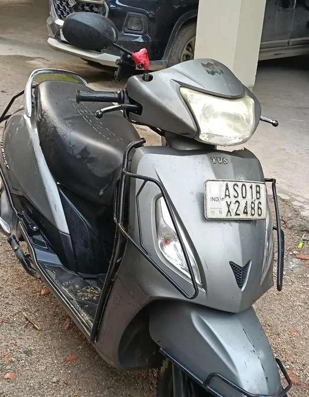 TVS Jupiter scooty is in Top model is on showroom condition
