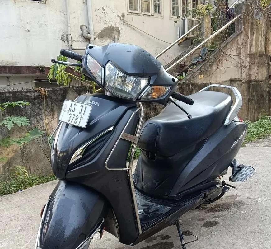 Honda Activa 6G scooty is on showroom condition.Bit negotiable