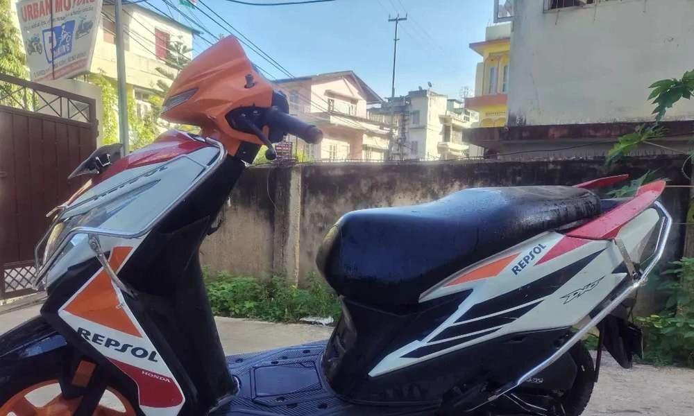 Honda Dio scooty is on showroom condition