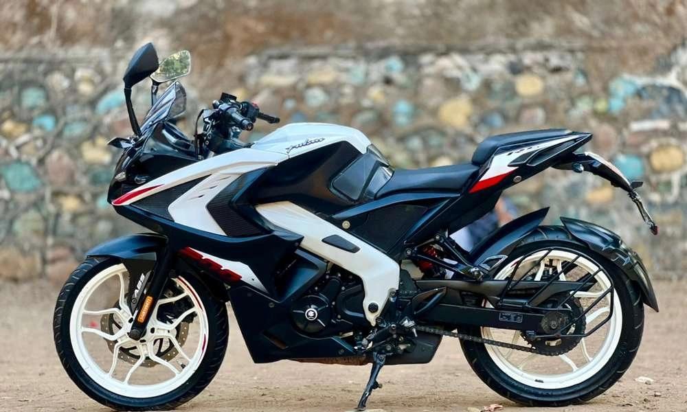 BAJAJ PULSAR RS 200 ABS BS6 MODEL 1st owner MINT CONDITION