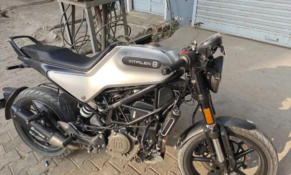 Husqvarna vitpilen 250 2021 excellent condition one handed handled