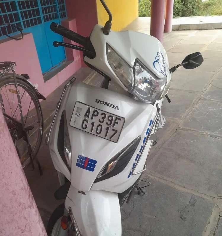 Honda activa 6g white colour Less driven vehicle