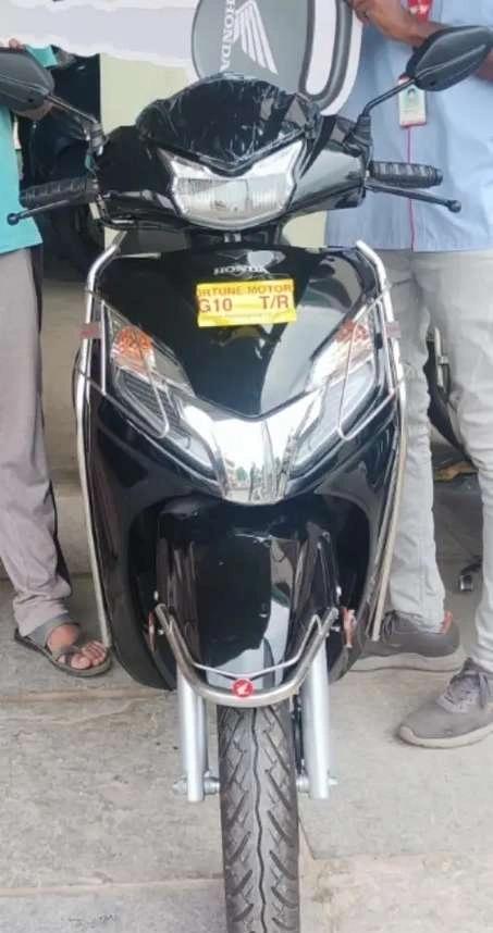 Single hand Honda Activa smart