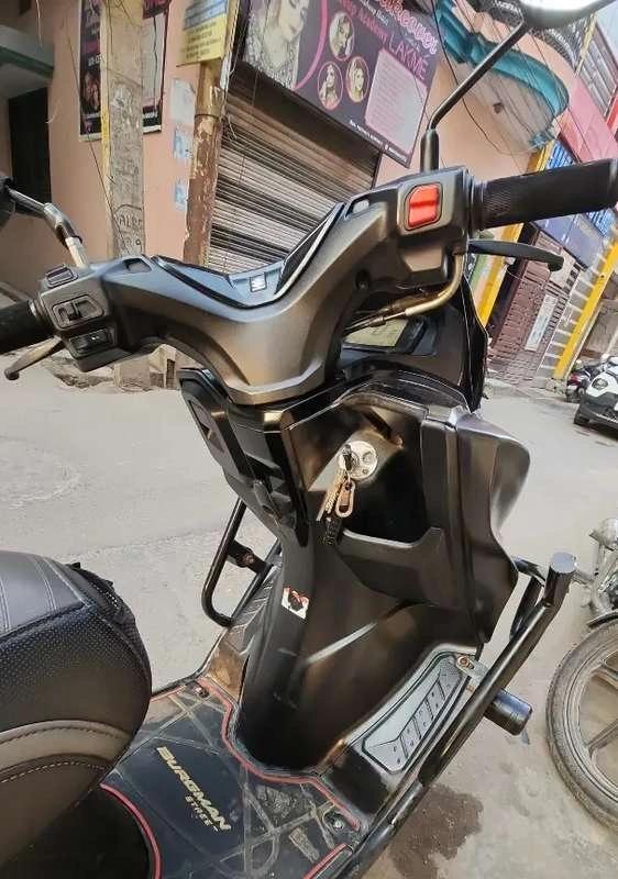 Suzuki BURGMANE