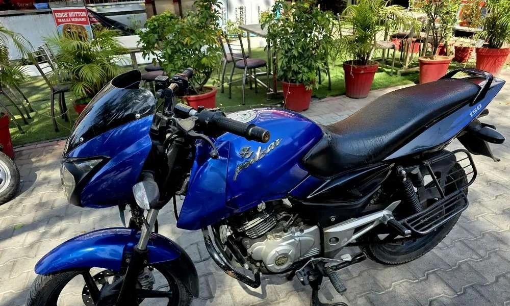 Bajaj pulsar 125 in good condition first owner all papers complete