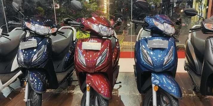 Activa dlx down payment 9000/free helmet.