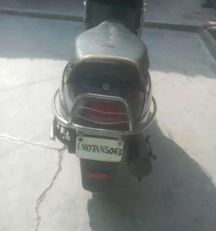 Gadi prui okk hai koi kam kharcha nhi hai
