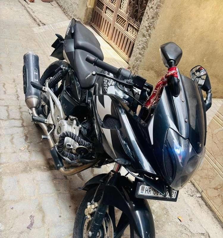 Pulsar 220