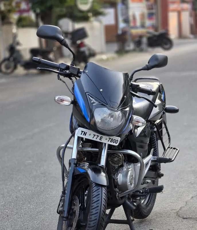 BAJAJ PULSAR 150CC BLACK & BLUE 2015 MODEL LOW KM LOW USAGE EXELENT CO