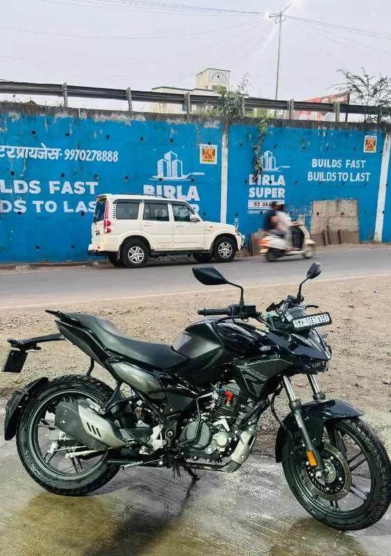 Hero Xtreme 125R (Black) 5 months old only