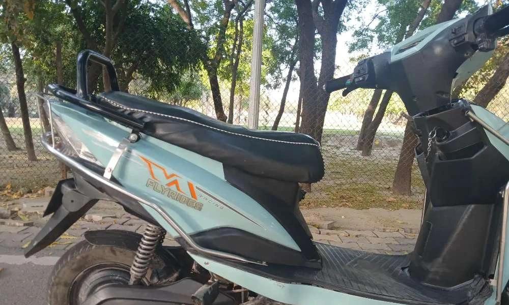 FLYRIDES ELECTRIC SCOOTER[10 MONTGS OLD ONLY UNDER WARRANTY]