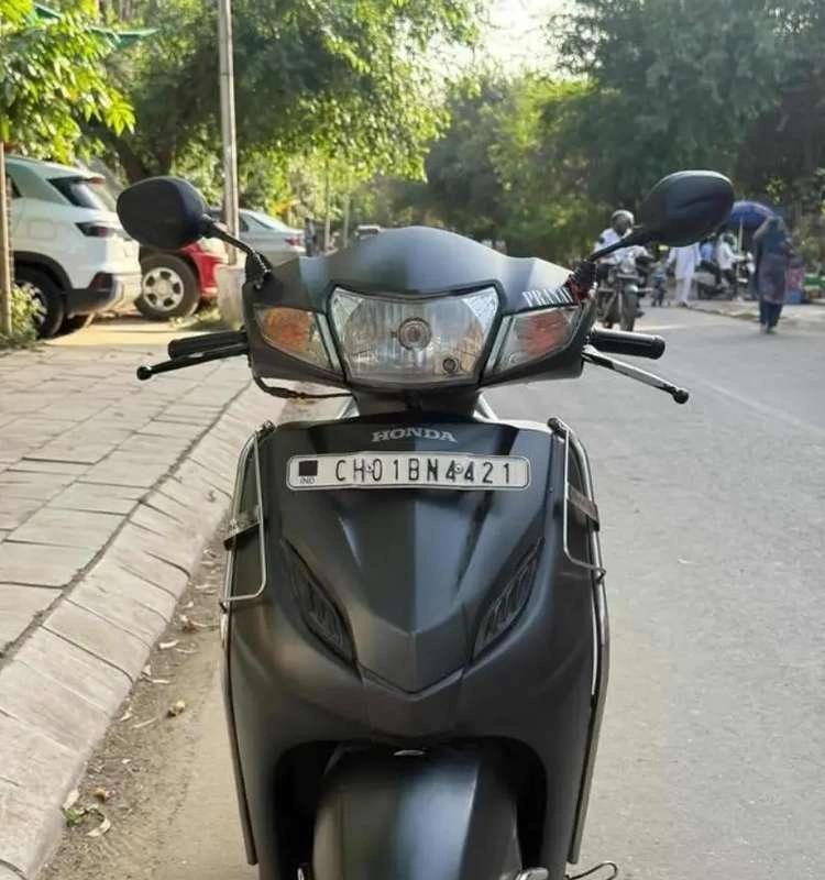 Activa 4G brand new condition all ok serious buyer contact me