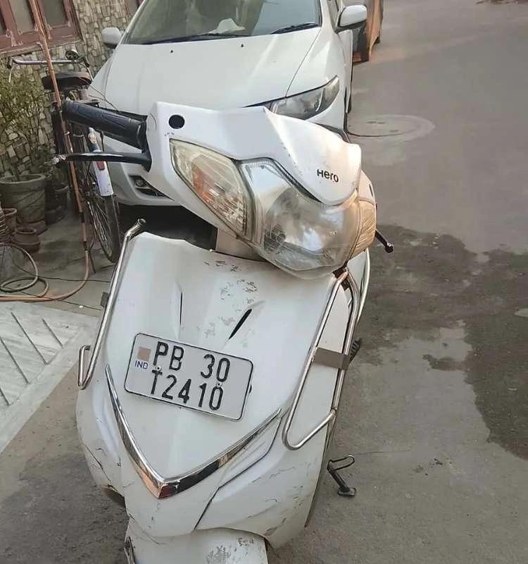 Hero duet in white colour