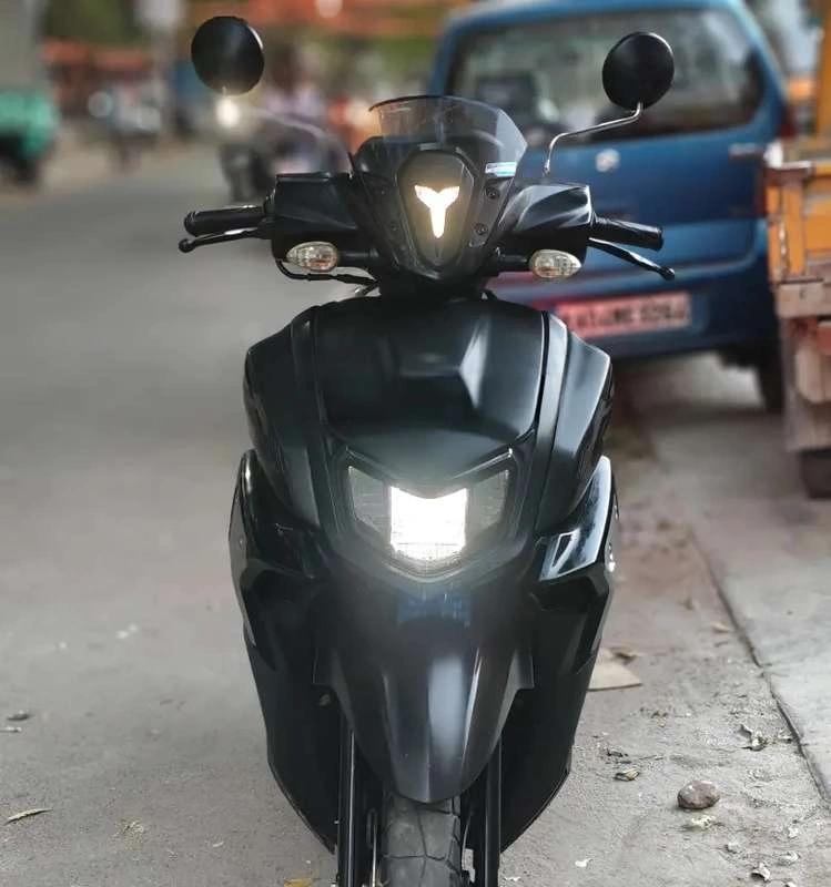 Selling this 2023 model Yamaha Ray Zr