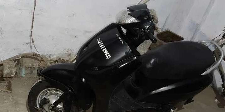 HONDA ACTIVA FRESH CONDITION NO PROBLEM KHARIDO OR CHALAO