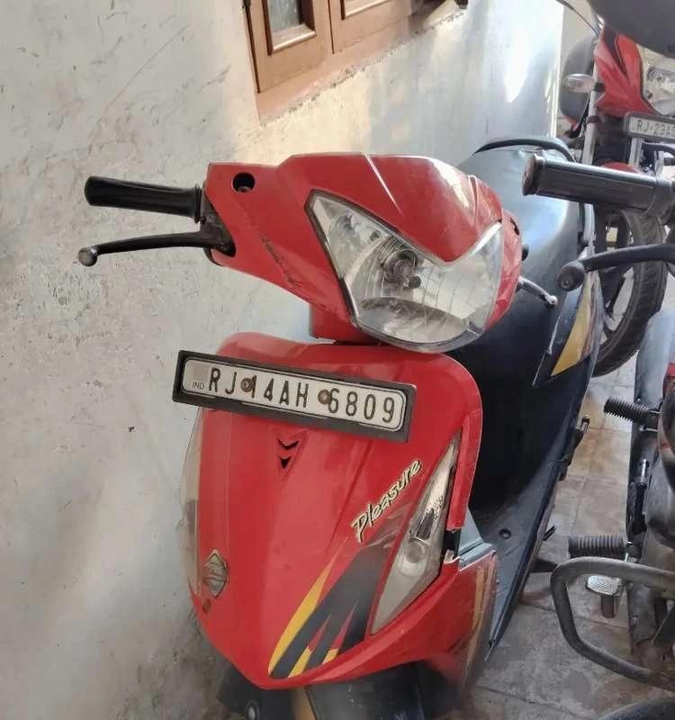 Hero honda / Pleasure 30700/km drive only.