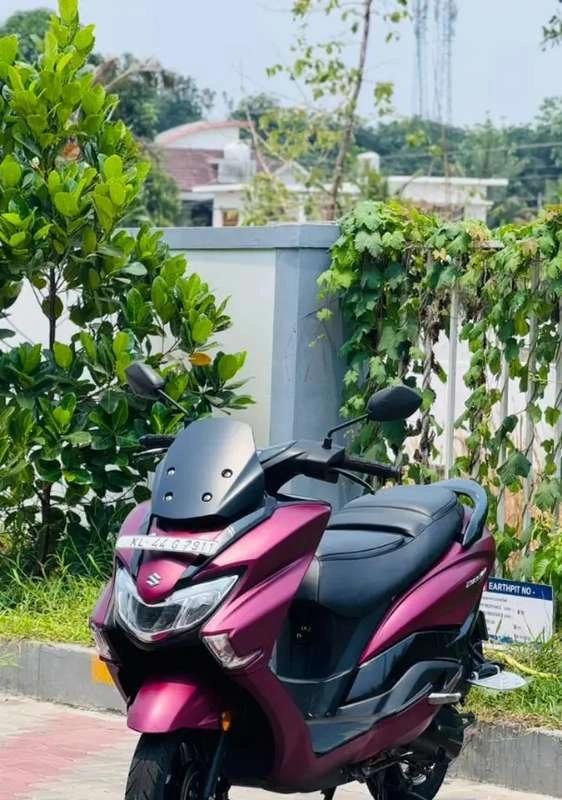 BURGMAN STREET 125 BT TOPEND MODEL NEAT CONDITION
