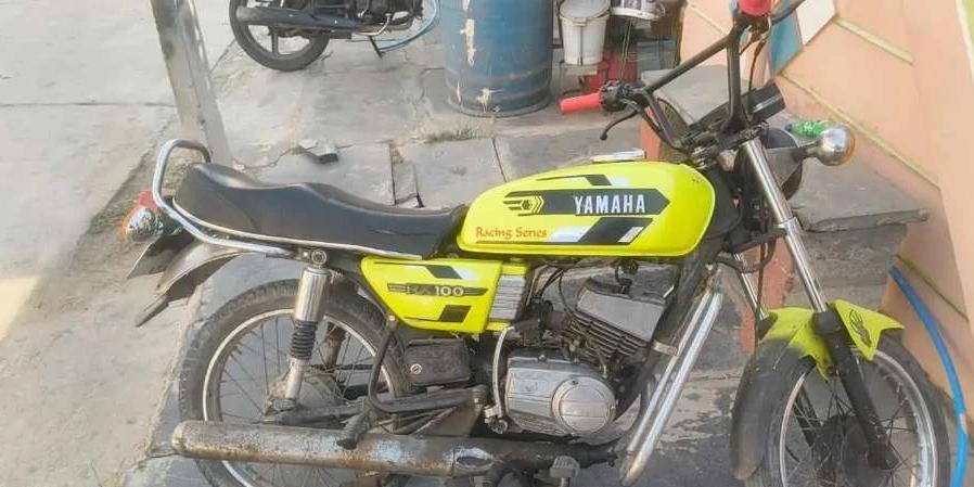 Yamaha RX 100 model 1987 running bike