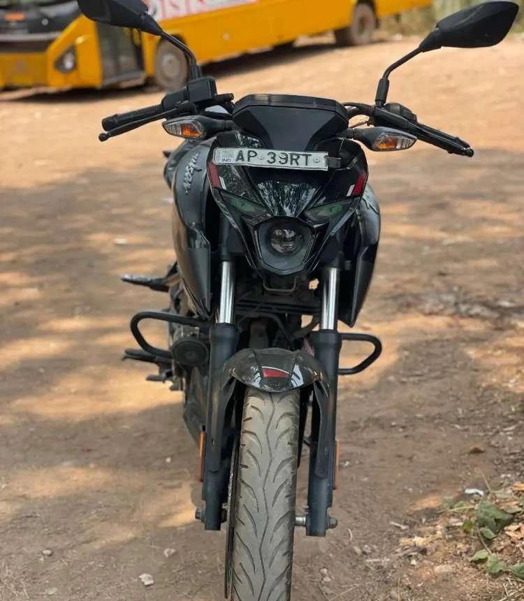 Bajaj Pulsar N160