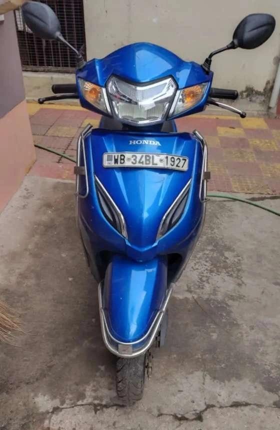 I am selling very good condition activa 5g urgent for money problem