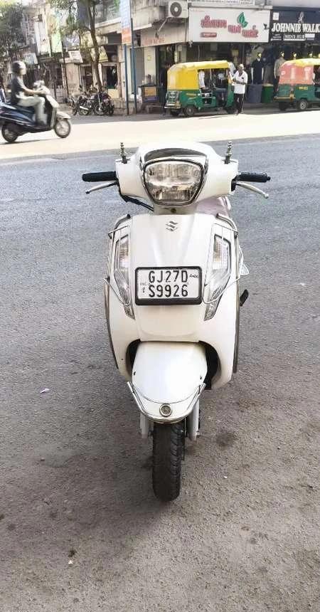 Scooter suzuki access 125 , first owner company colour top condition