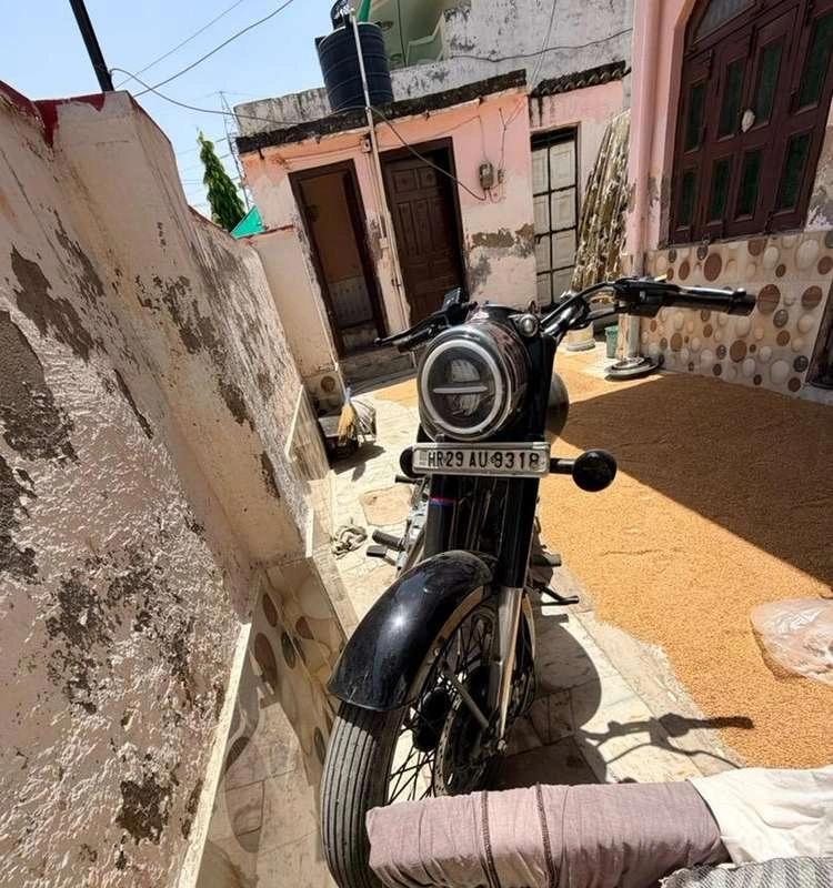 Bs 4 All orignal bike h sath ke tyer h dono 2019 nov ki h