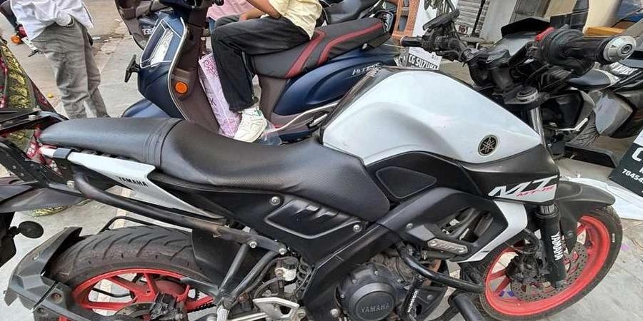 Yamaha mt15 model 2021 showroom condition 2nd owner