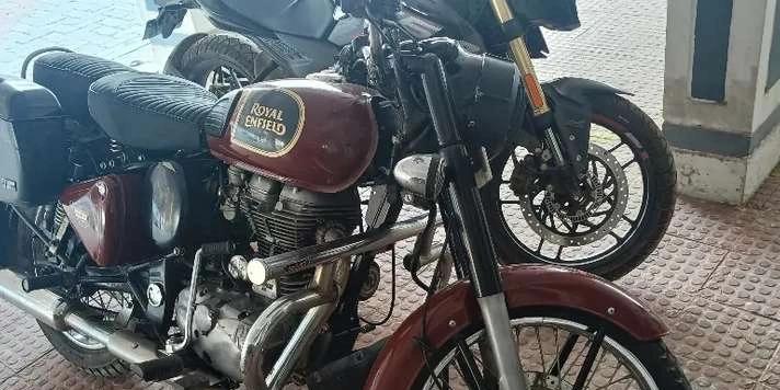 Well-Maintained RED Royal Enfield Classic 350 for Sale in Gaya