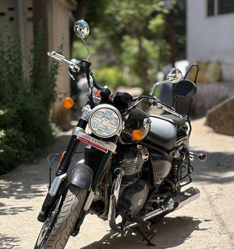 Super meteor 650 for sale , 2026 model , 1 month old with sissy bar