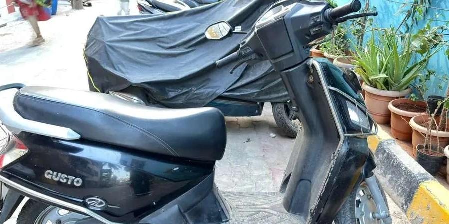 Mahindra Gusto-move out sale