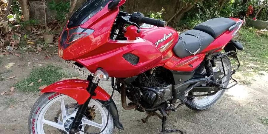 Good condition bike pulsar 220