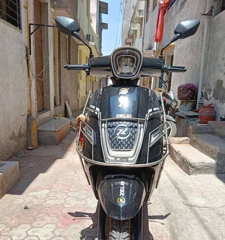 Zelio electric scooter