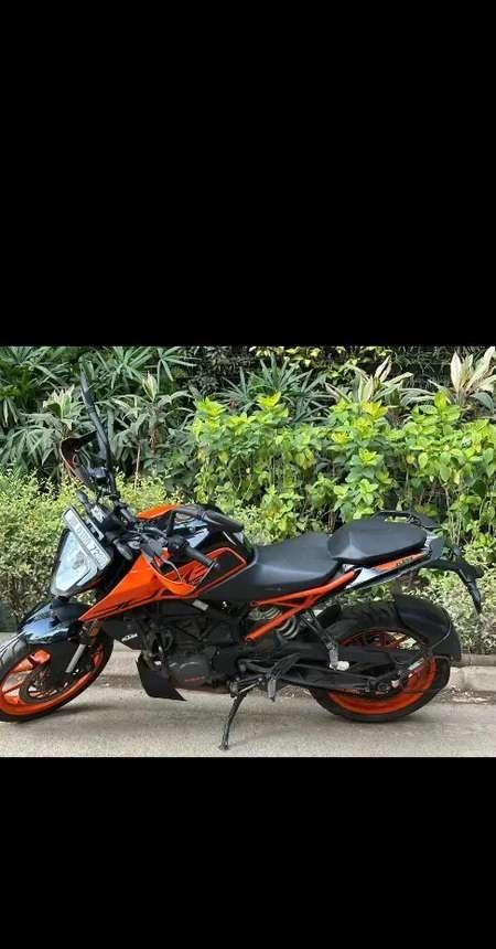 KTM Duke 200cc BS6 black & orenge colour