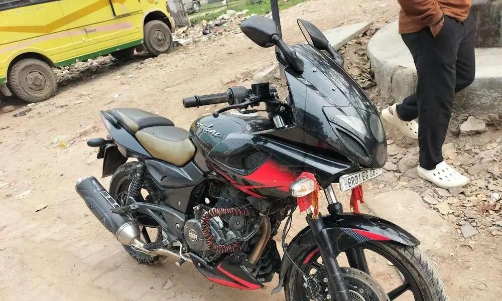 Pulsar 220f very good condition