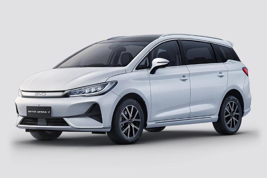 Byd Emax 7 front-angle view highlighting proportions, lighting, and stance