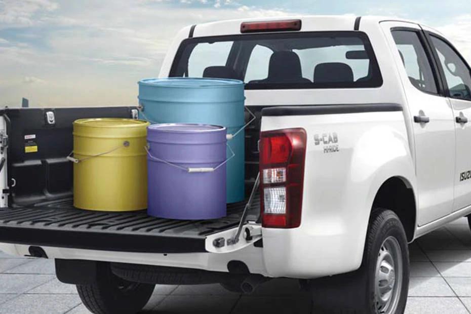 Isuzu S Cab top-view view highlighting contour, symmetry, and packaging