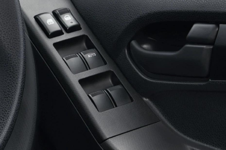 Isuzu S Cab steering-wheel view highlighting grip, controls, and comfort