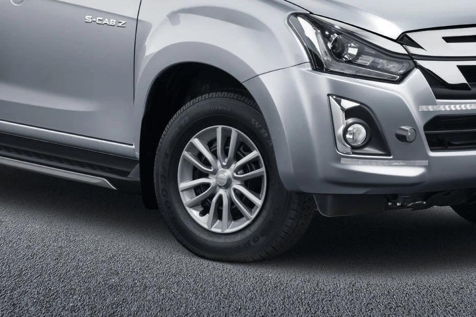 Isuzu S Cab Z wheel-closeup view highlighting pattern, finish, and attitude