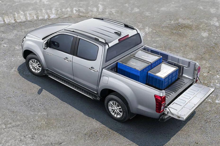Isuzu S Cab Z rear-view view highlighting width, presence, and balance