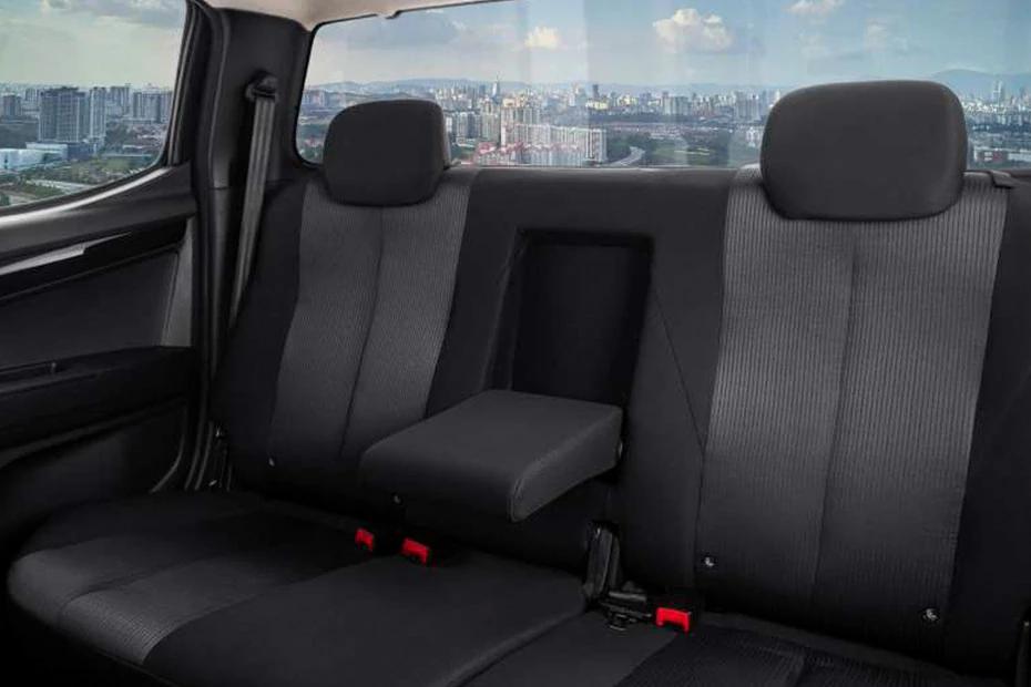 Isuzu S Cab Z front-seats view highlighting support, padding, and comfort