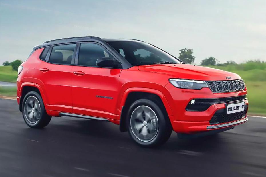 Jeep Compass top-view view highlighting contour, symmetry, and packaging