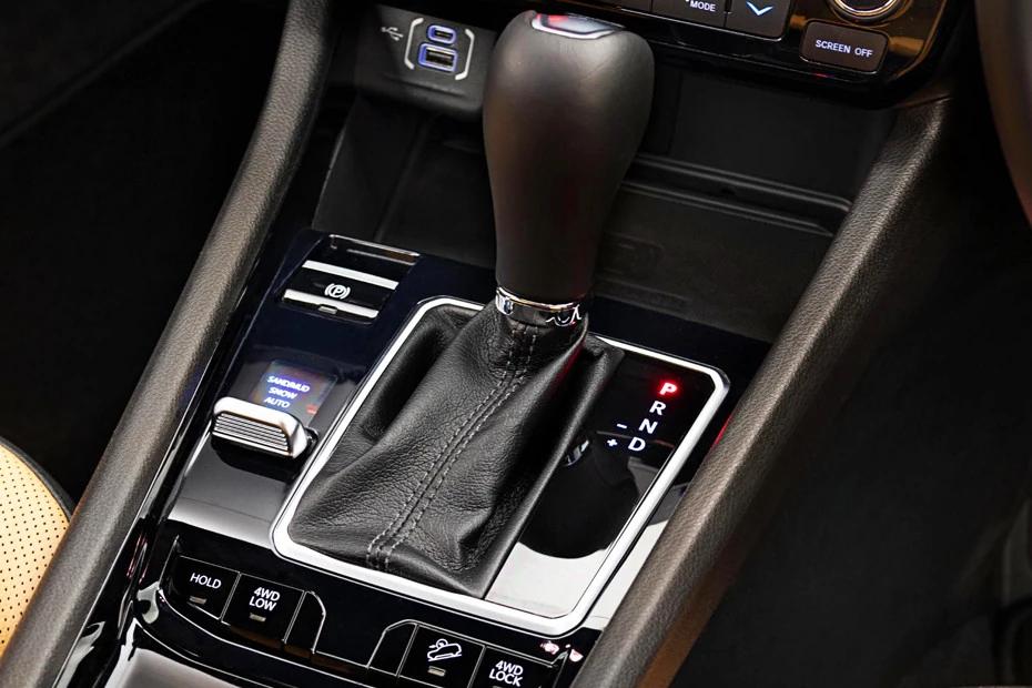Jeep Compass console-view view highlighting storage, controls, and ergonomics