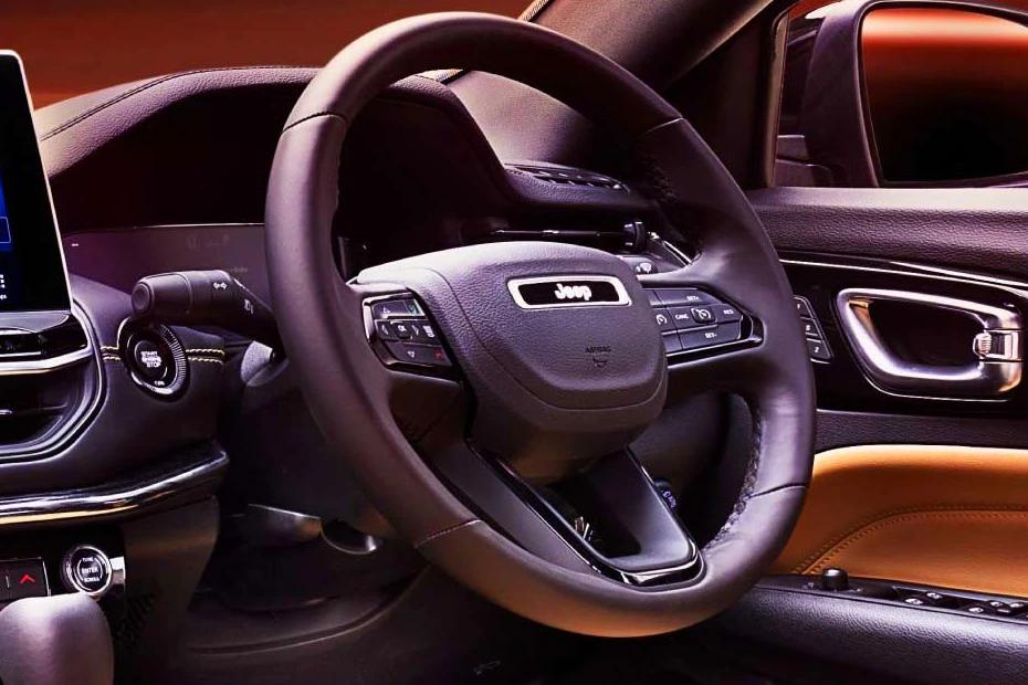 Jeep Compass steering-wheel view highlighting grip, controls, and comfort